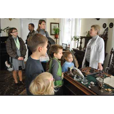 Уроки алхімії в старовинній аптеці