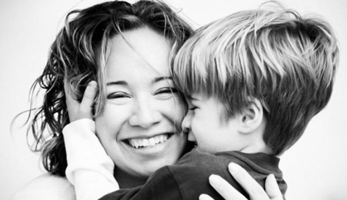 Правильно дарите детям свою любовь