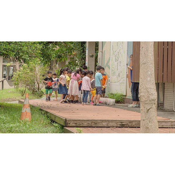 Зубная щётка, чашка, респиратор и спальный мешок — с чем ходят в сад дети на Тайване