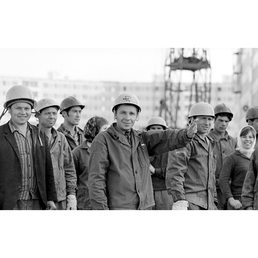 Трудоголики, перфекционисты и невротики. Как менталитет 90-х повлиял на то, что мы все выгорели