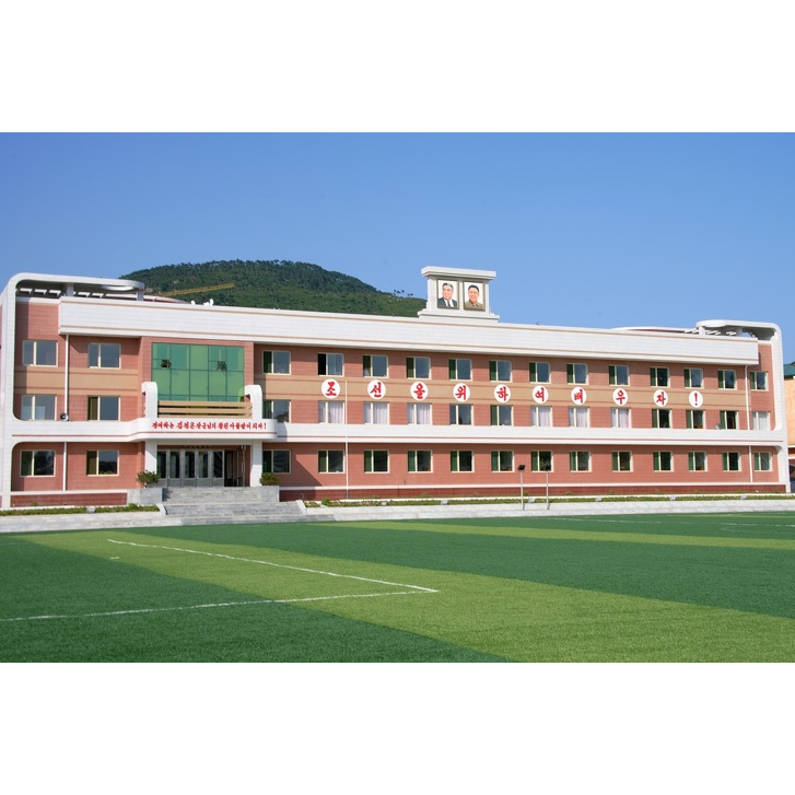 Каково быть школьником в Северной Корее — стране без YouTube и сайтов с готовыми домашними заданиями