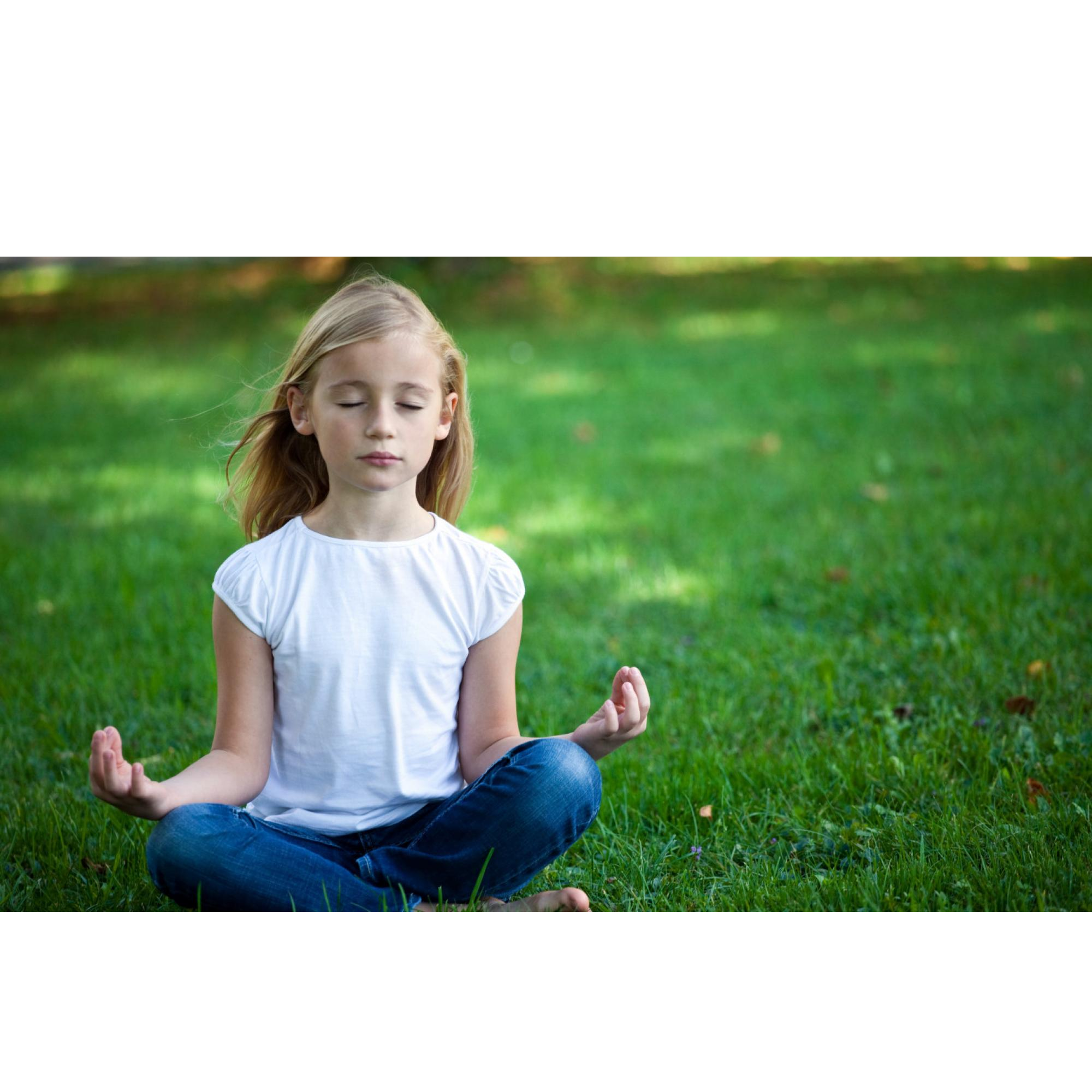 Эмоции в жизни детей. Спокойный ребенок. Ребенок медитирует. Спокойствие дети. Эмоция спокойствие.