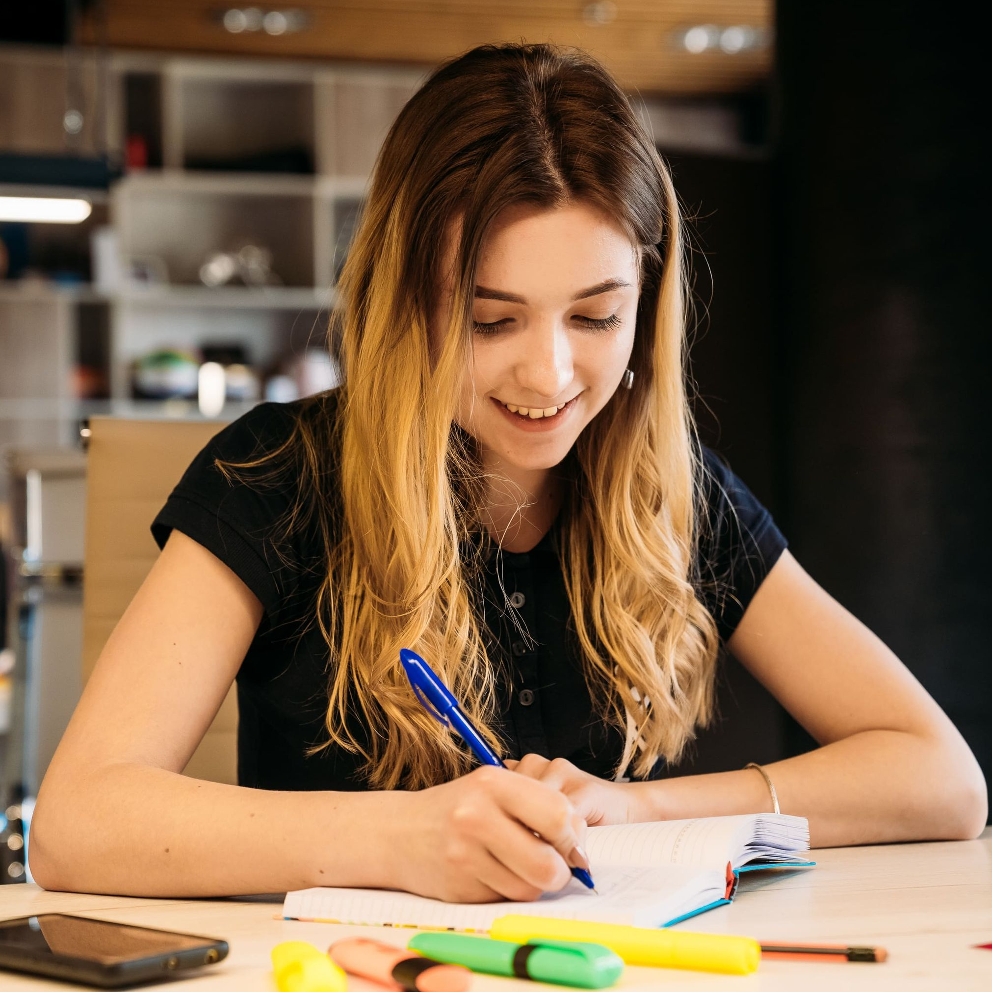 Klitschko Foundation шукає підлітків, які хочуть стати соціально активними для проєкту «Democracy Hub»!