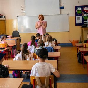 Освітня система Польщі не може впоратися, а їхні школи в окупації: як навчати біженців з України