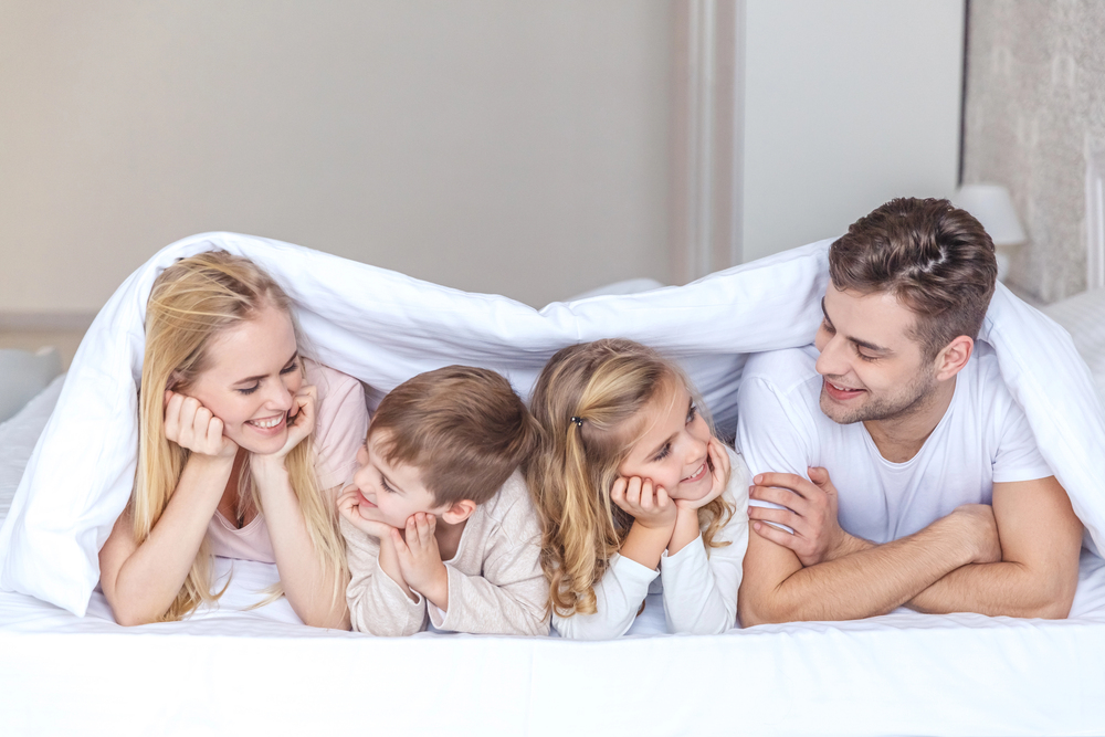 10 ідей для «теплих ігор», які допоможуть дітям відчути близькість і безпеку