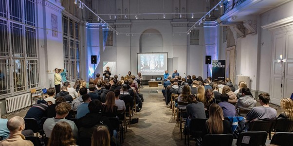 Практика, менторство, досвід: огляд освітніх ініціатив SoftServe й українських університетів