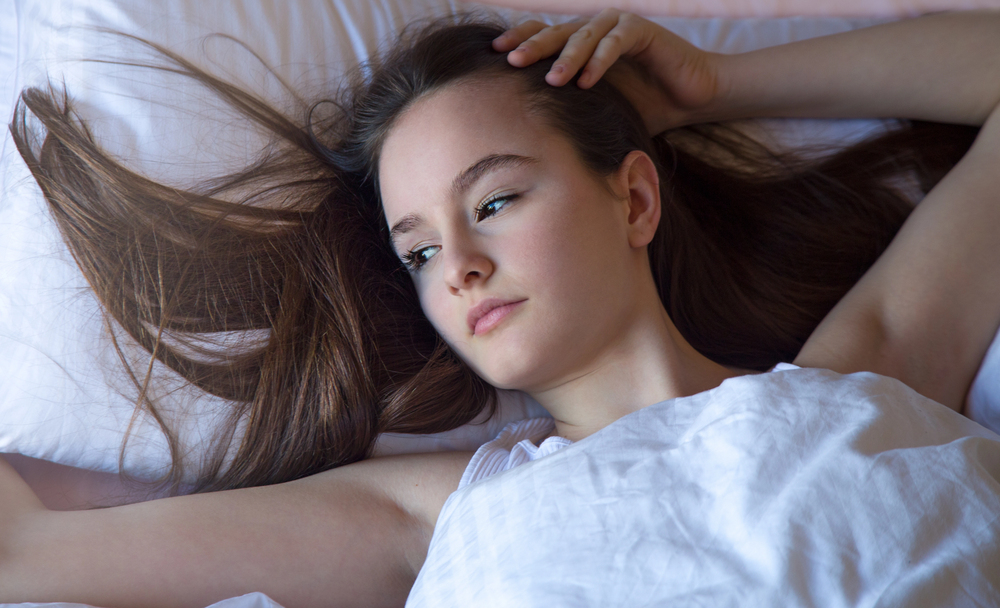 Сон, якого бракує: чому підлітки не можуть заснути вчасно